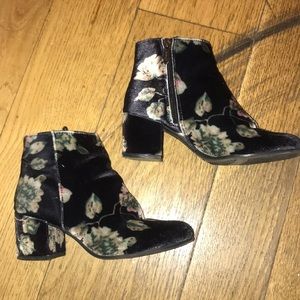 Floral Booties Circus by Sam Edelman size 6